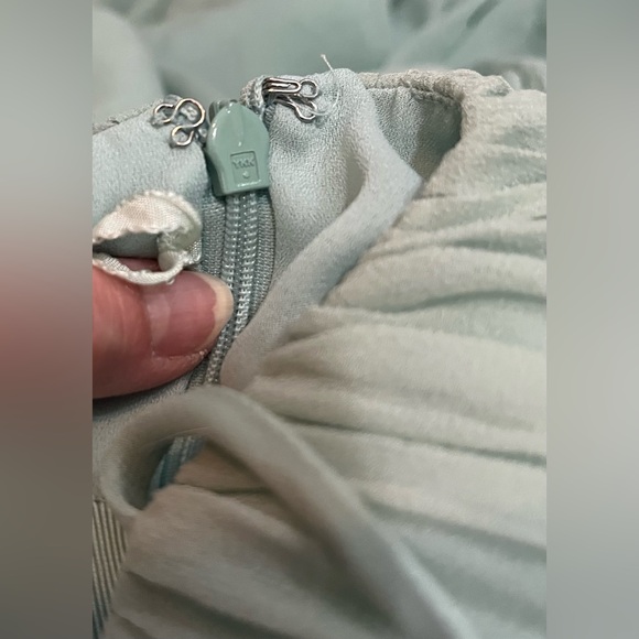 Anne Klein Embellished Silk Flowy Prom or Bridal Dress, Sage Green, size 4 - Picture 8 of 11